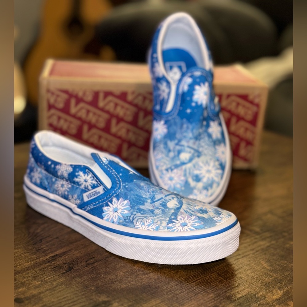Youth Size 3 Vans New in Box Winter Wonderland Snowflake Slip Ons